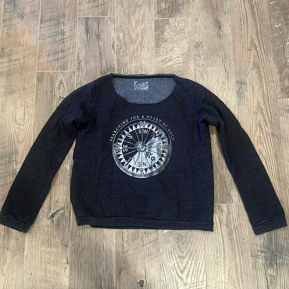 Local Celebrity Woman’s Grey Designed Long Sleeve Size Large